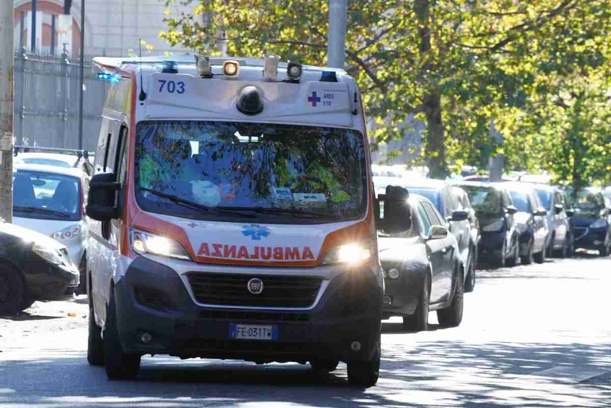 Scontro tra furoge e autobus a Catania