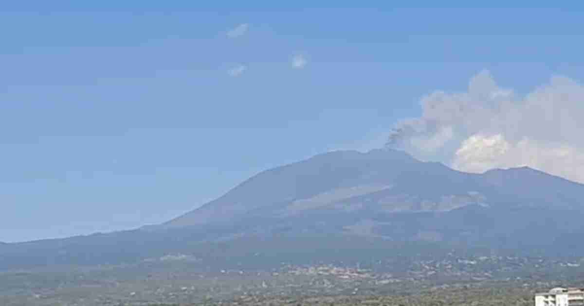 Etna, continuano le modeste esplosioni stromboliane