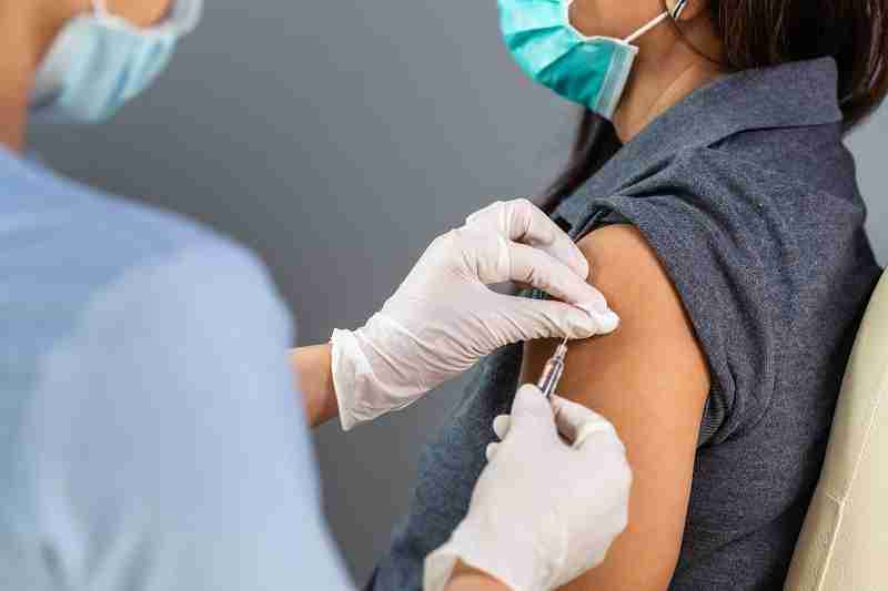 Vaccino Covid: via alle multe ai no vax