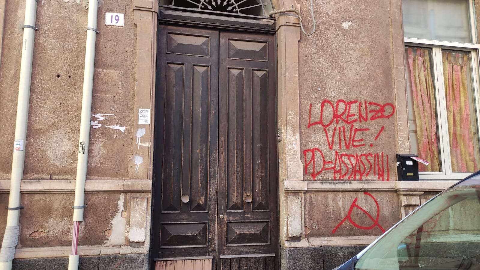 Raid contro la sede del Pd a Catania