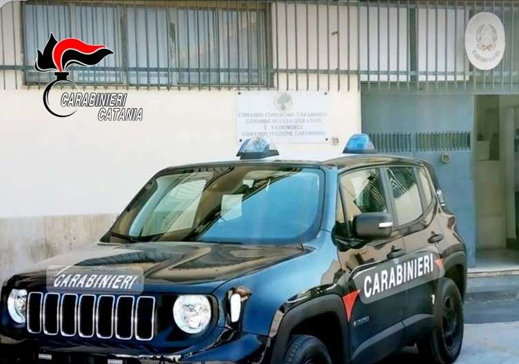 Paternò: minaccia i Carabinieri e tenta la fuga, arrestato