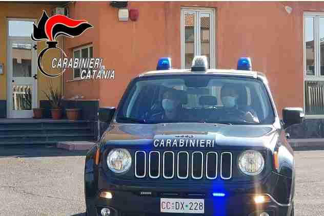 Evade e tenta di sfuggire ai Carabinieri, arrestato