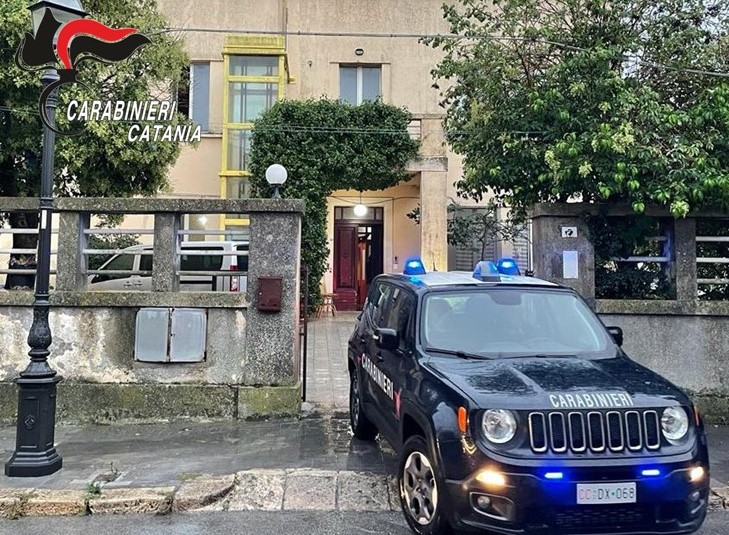 Licodia Eubea: comunità in fiamme, anziana salvata dai Carabinieri