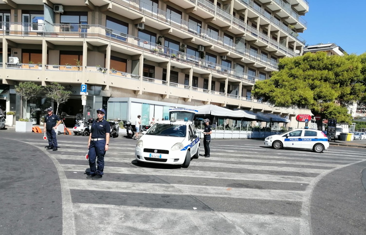 Piazza Europa nel mirino dei controlli: 204 verbali, 87 fermi e 15 sequestri