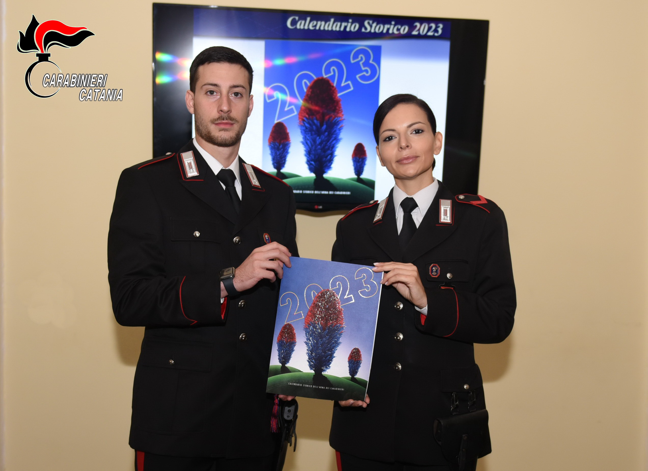 Amadeus presenta il Calendario Storico dei Carabinieri