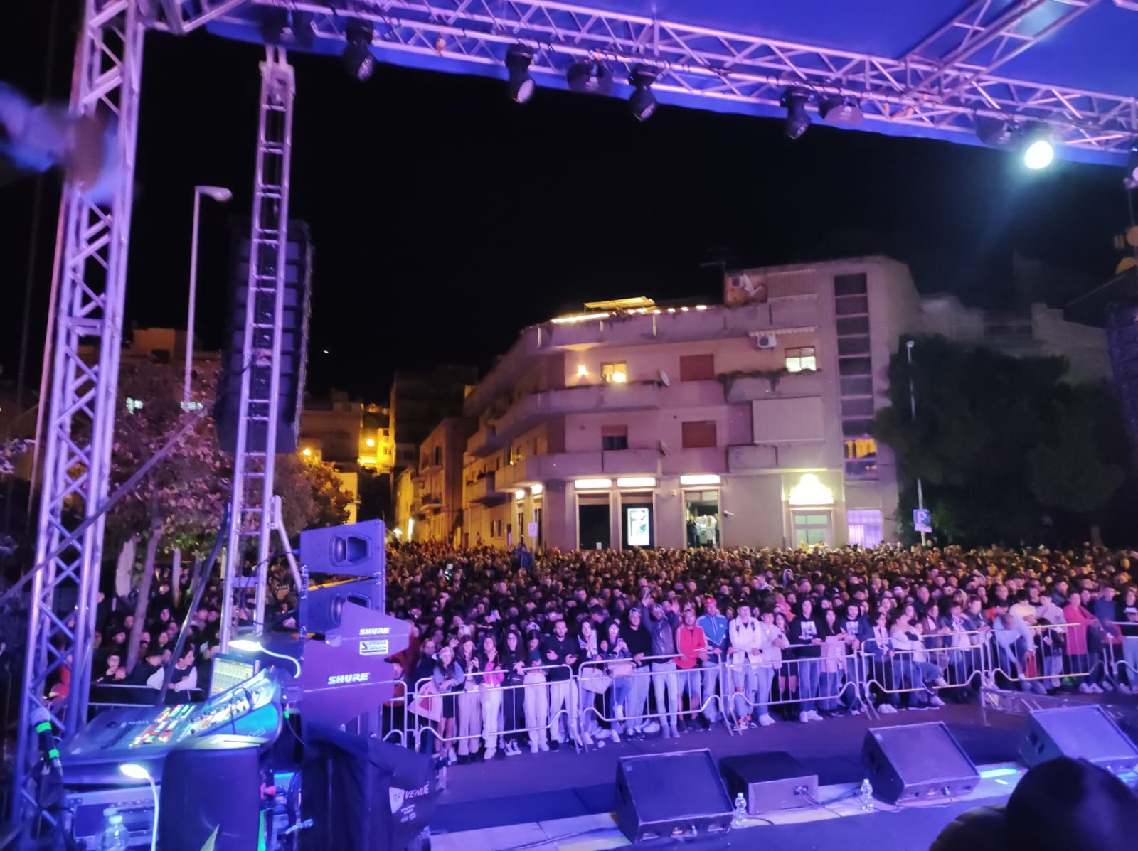 Sagra del pistacchio, prima giornata fra musica, spettacoli e degustazioni