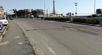 Viale Africa a Catania, buche di giorno e a luci rosse la sera.