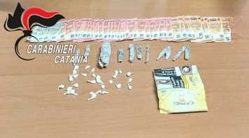 Militello in Val di Catania: beccato al tavolo da gioco con la droga, arrestato