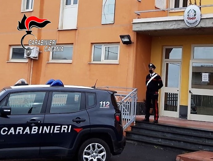 Adrano: ostacola soccorritori e dei Carabinieri, arrestato 50enne