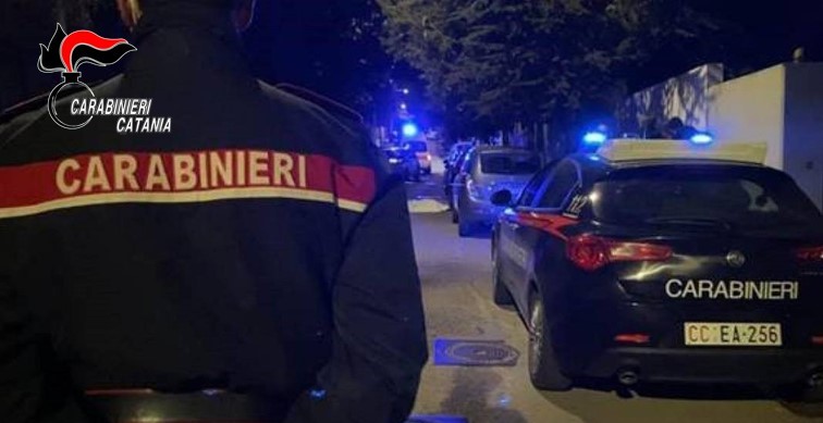 In due sull’auto rubata e senza patente, denunciati