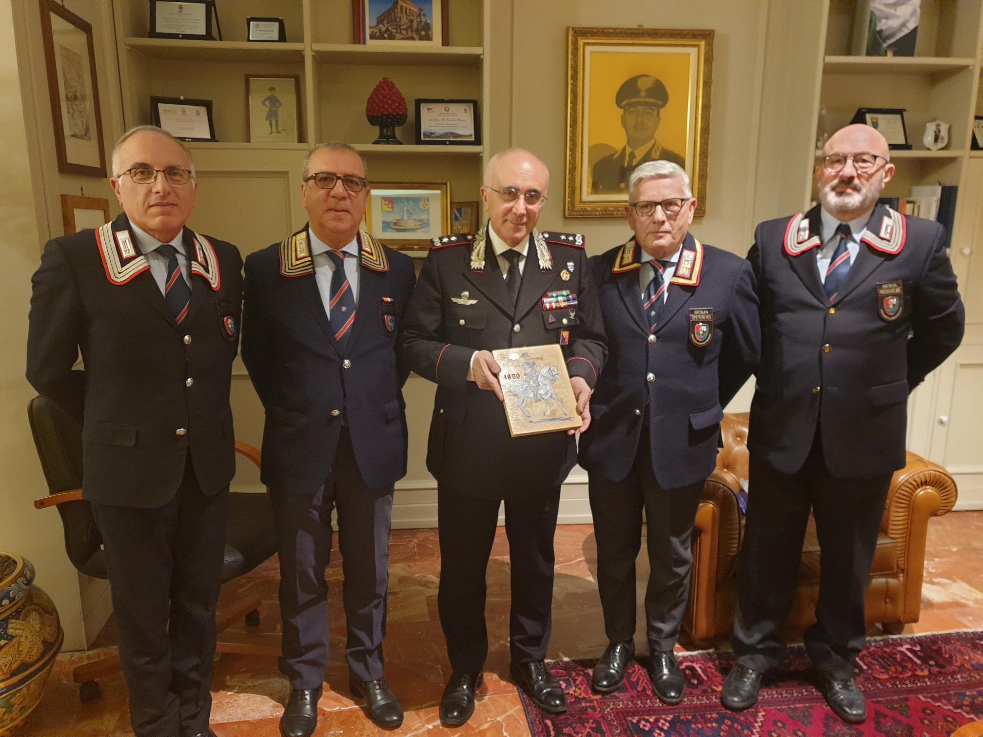 Il Generale Castello incontra rappresentanza dell’Associazione Nazionale Carabinieri