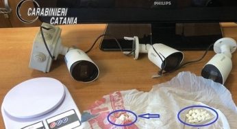 Casa e “putìa” con telecamere, arrestato