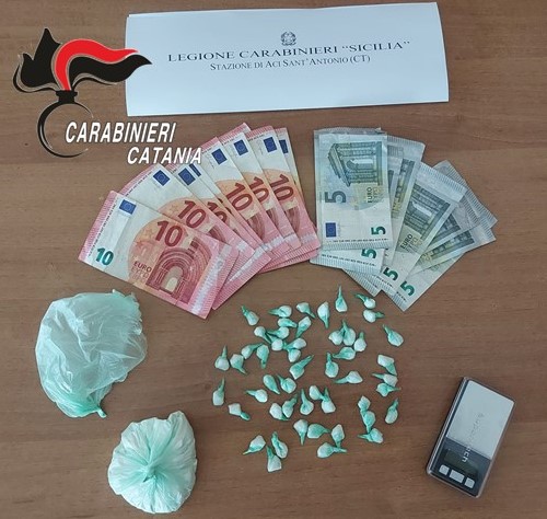 Acireale: cocaina nel materasso, 30enne arrestato dai Carabinieri