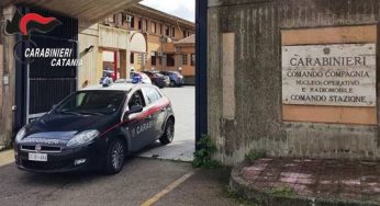 Entra in casa, ma non era la sua. In tre in ospedale