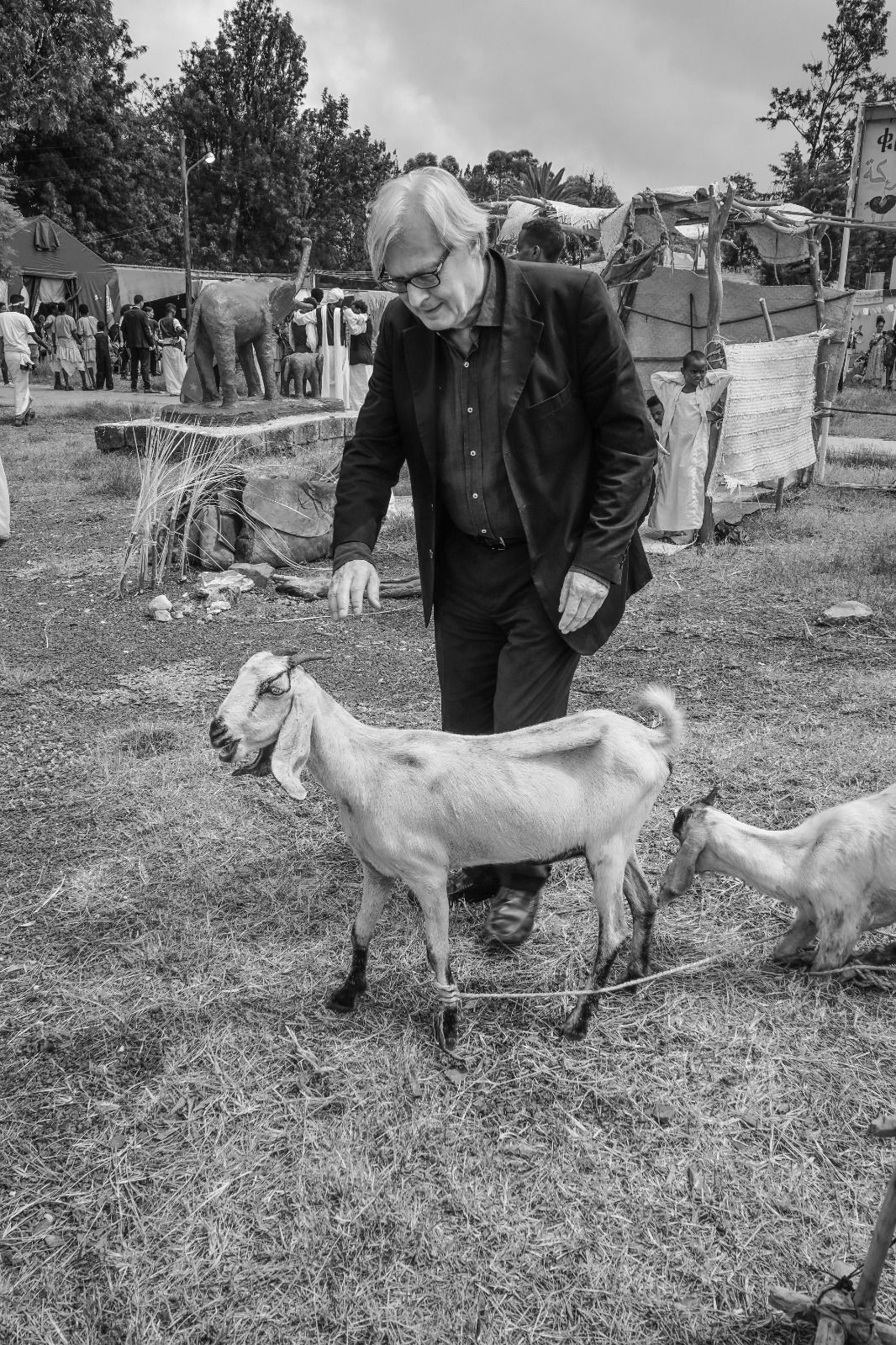 Vittorio Sgarbi in mostra a Noto al convitto delle arti