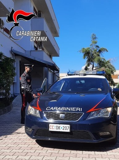 Palagonia: offre soldi al Carabiniere per chiudere un occhio sul figlio, arrestato