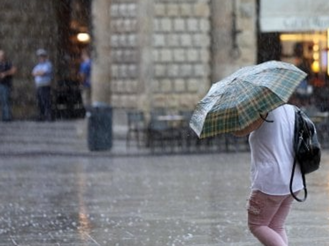 Allerta meteo a Catania, vietati eventi e mercati all’aperto