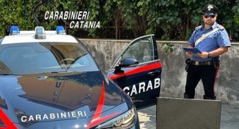 Giarre: ladro arrestato mentre scappa con un televisore da 43” sul monopattino