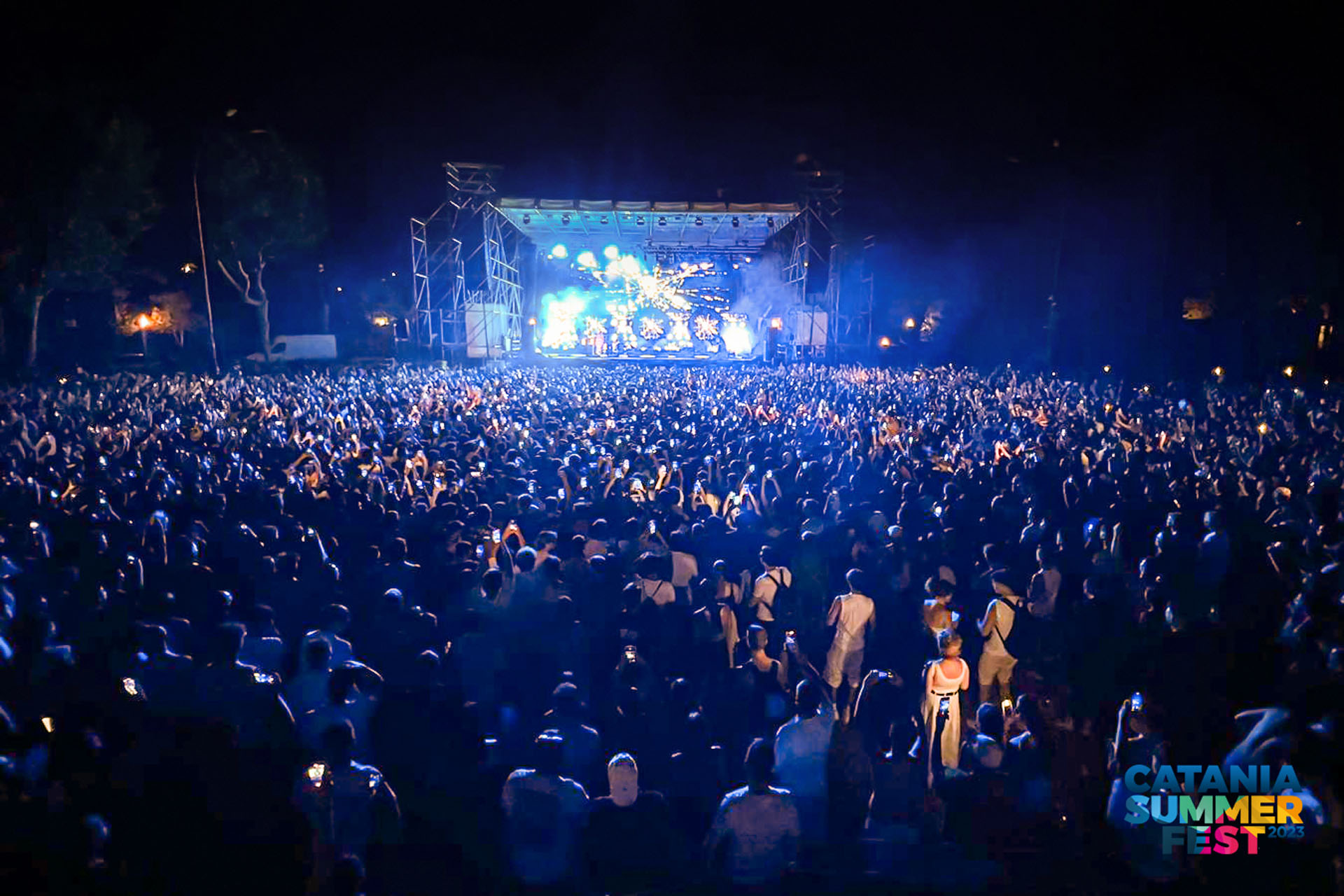 Summer Fest 2023, Villa Bellini in visibilio per il rapper milanese Lazza