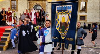 Piazza Armerina, il conte Ruggero si mette… a Nudo