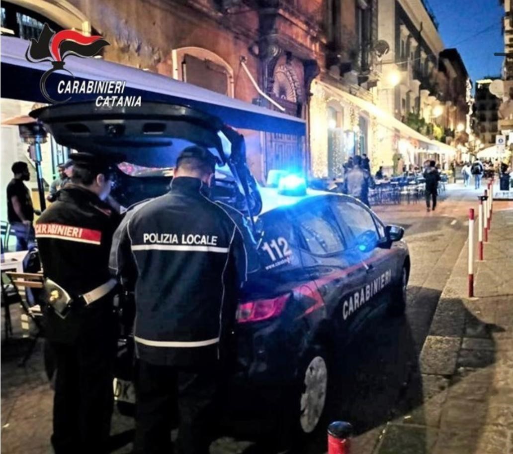 Controlli dei Carabinieri nelle vie del centro e della movida catanese
