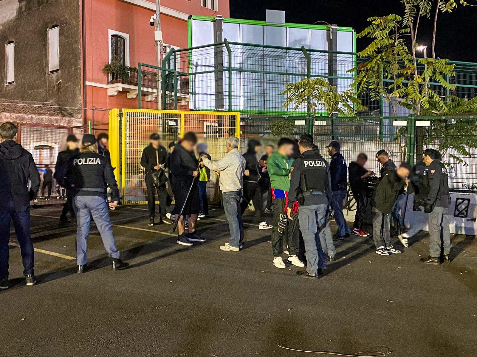 Calcio: denunciati 5 tifosi del Catania