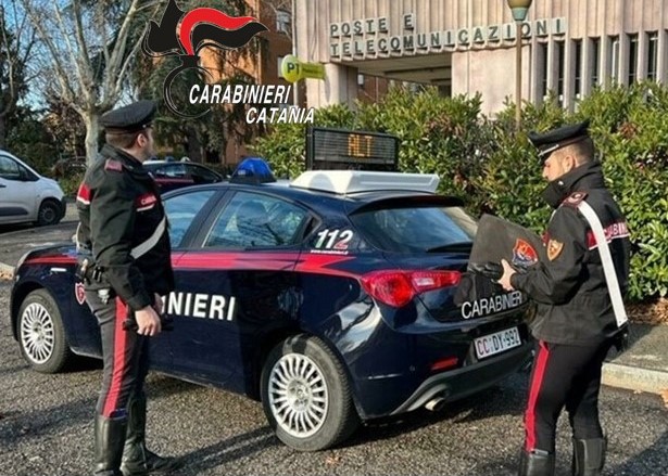 Gravina di Catania: denunciata dipendente dell’ufficio postale per aver truffato 2 anziani
