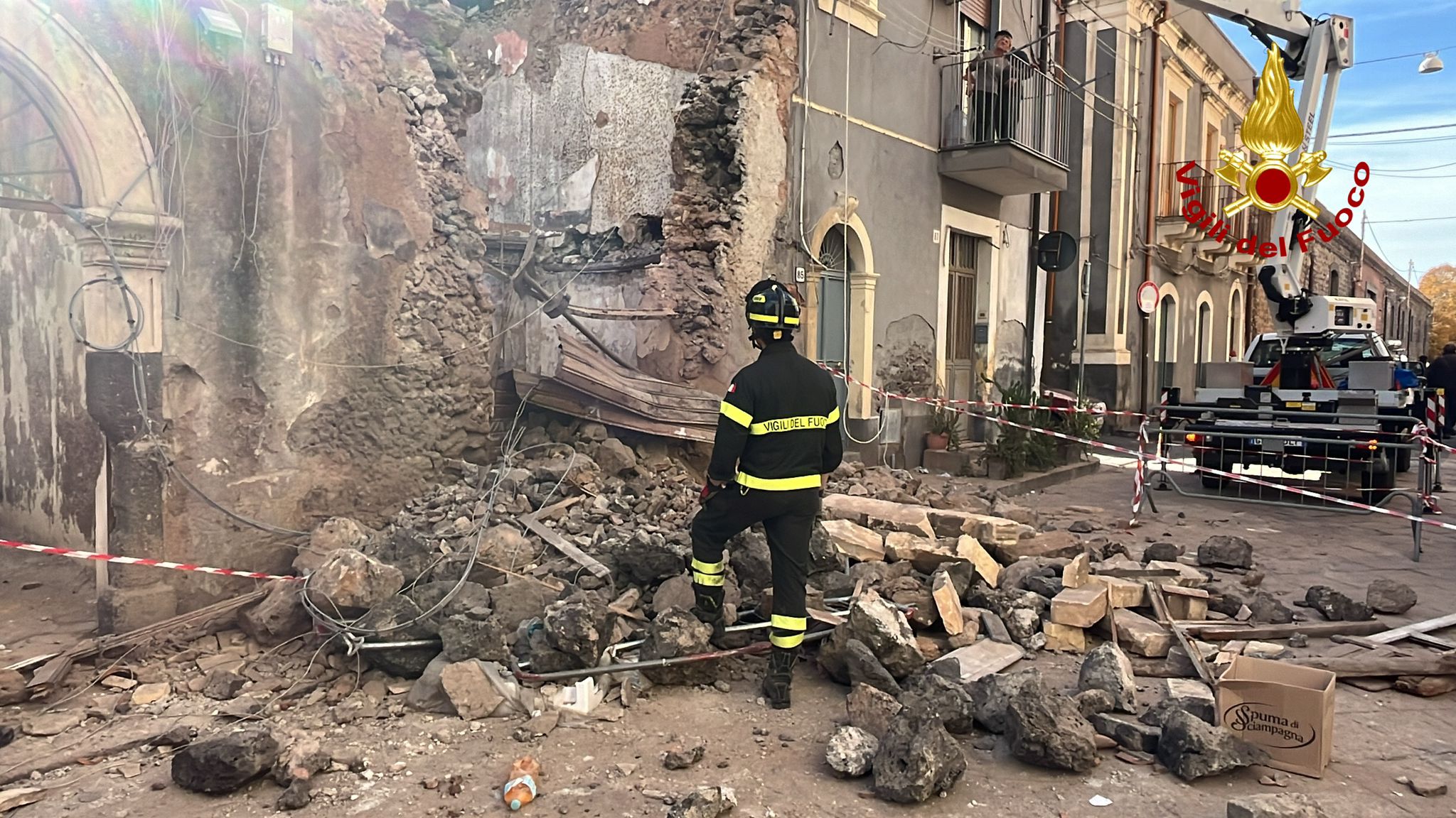 Crollo di un’abitazione in via Gramignani a Catania