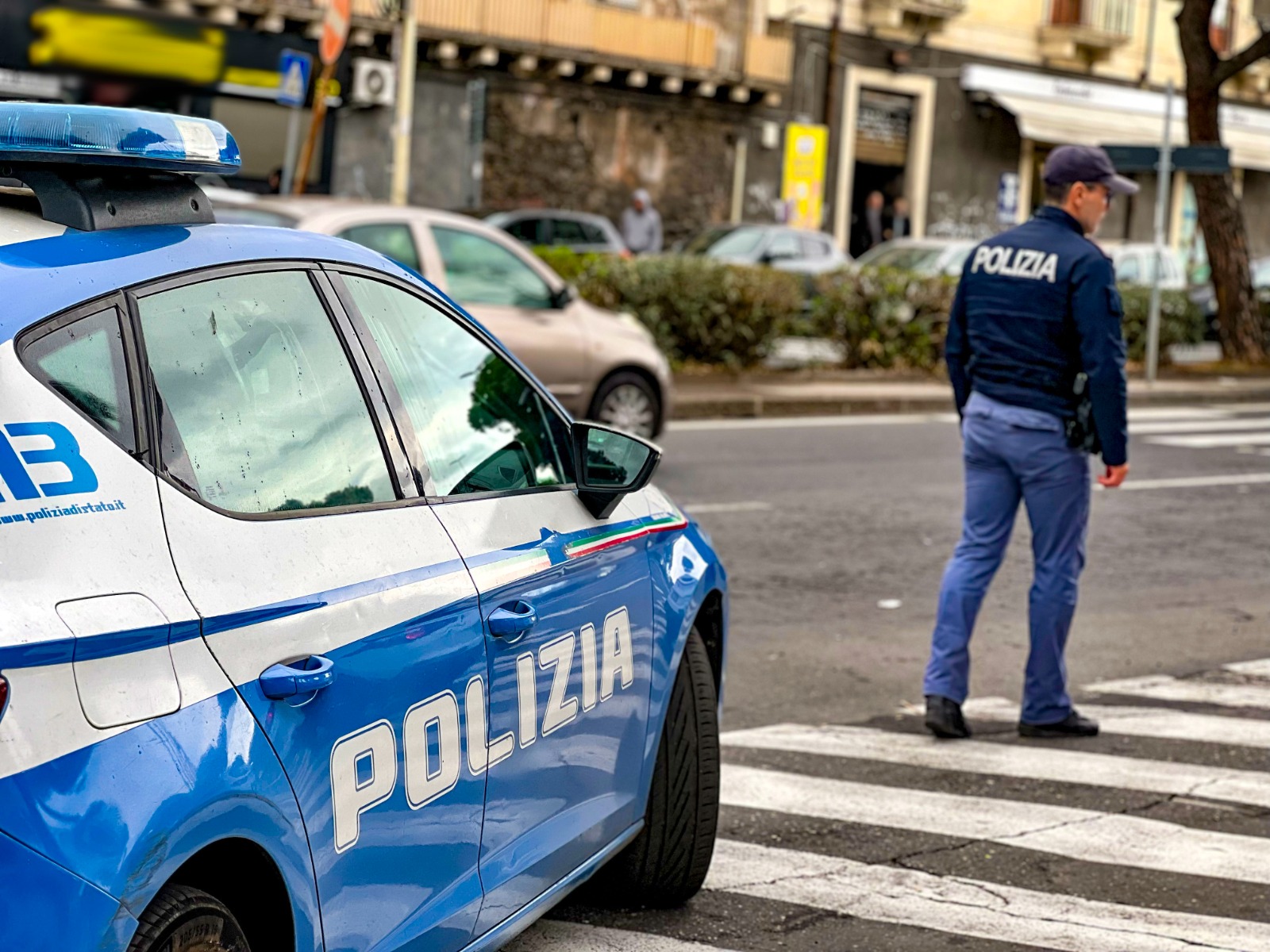 Frustate a bambino di 5 anni, fermate due donne