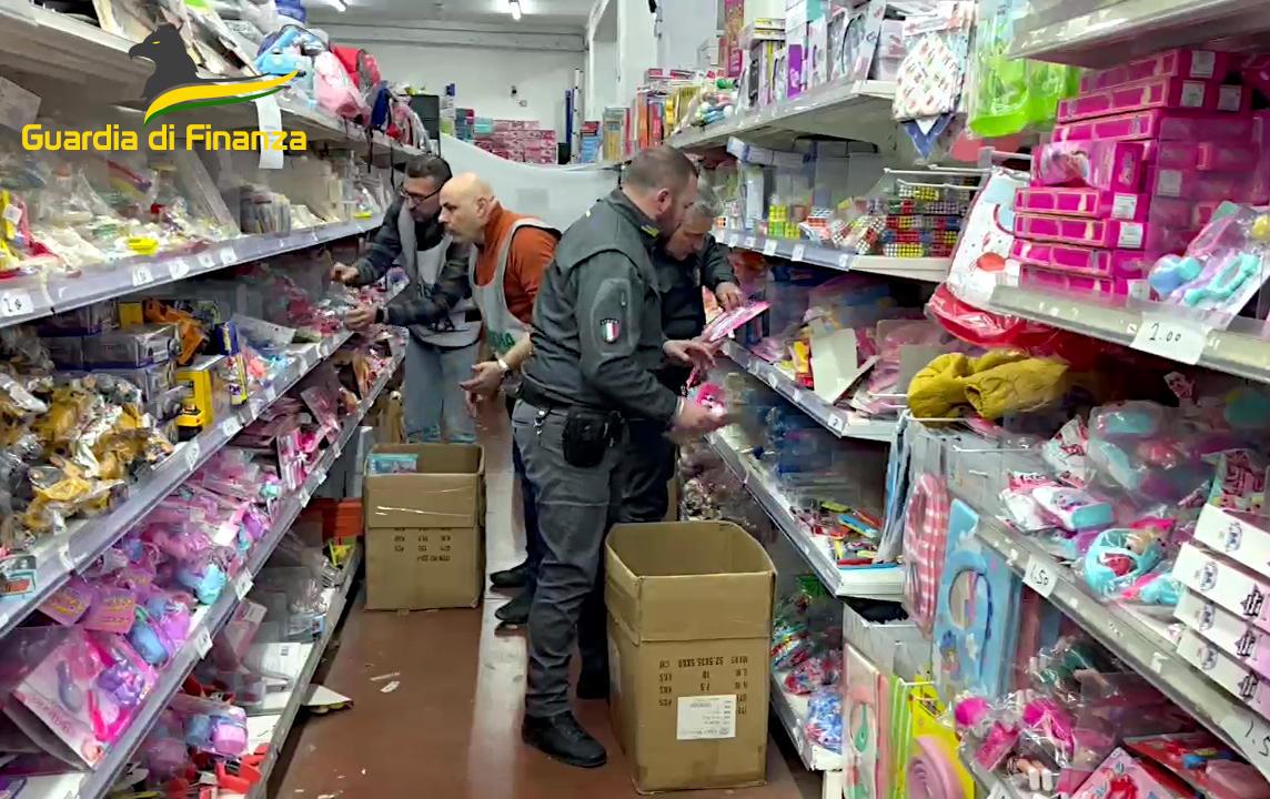 Gdf Catania: maxi sequestro di 400.000 giocattoli non sicuri e contraffatti