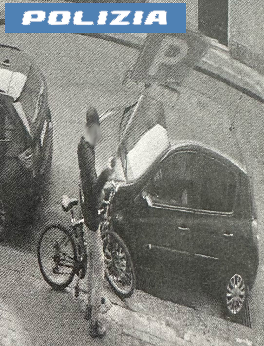 Sradica palo per rubare una bicicletta, denunciato