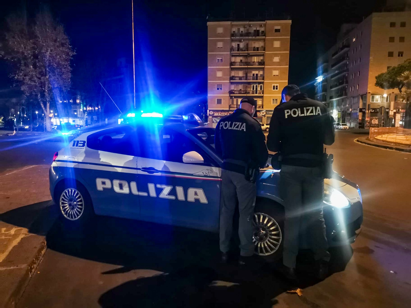 A Catania accerchiano agenti durante un controllo