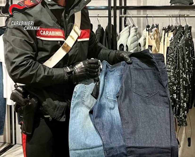 Catania, arrestato ladro seriale di abiti griffati