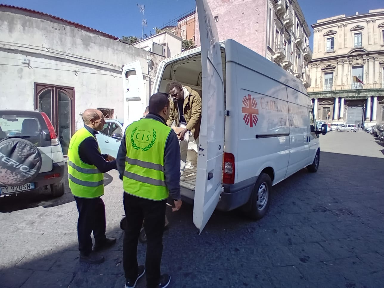 Donazione alimenti della Caritas alla Moschea della Misericordia per il Ramadan