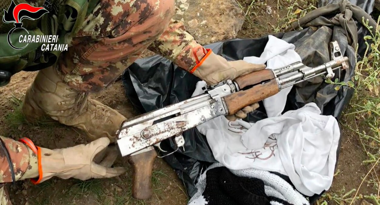 Lite a colpi di Kalashnikov, ordine di carcerazione