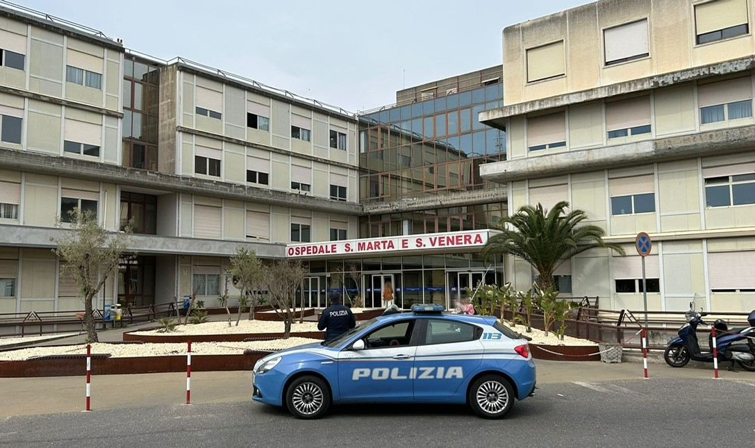 Scappa dall’ospedale con infarto in corso, salvato