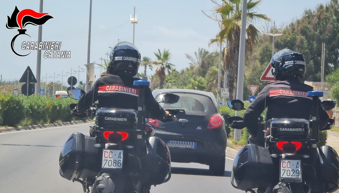 Litiga con il fidanzatino ed aggredisce i Carabinieri, minorenne denunciata