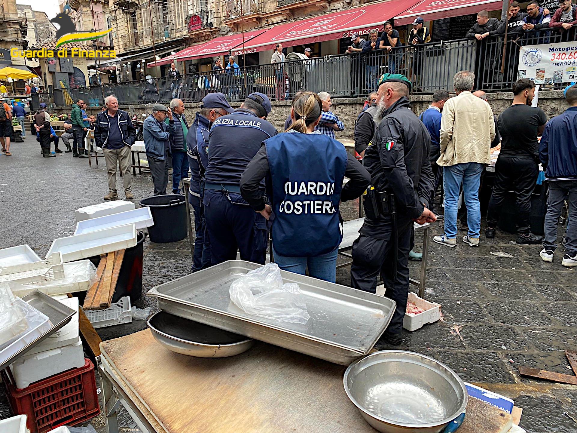 Controlli allo storico mercato della “Pescheria” di Catania