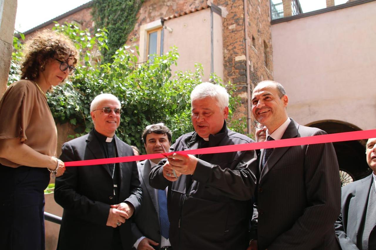 A Catania, la “Lavanderia di Papa Francesco e servizio docce”