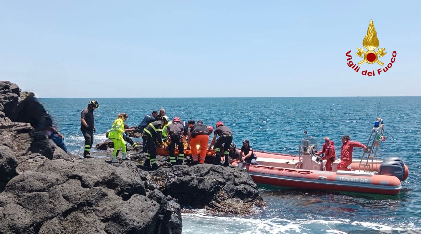 Sedicenne caduto dalla scogliera, soccorso