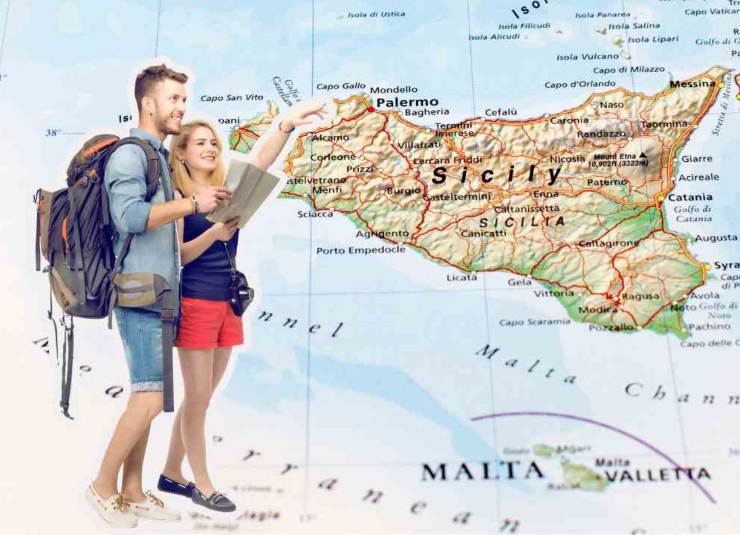 Viaggiatori in tour in Sicilia