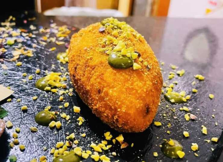 Arancino siciliano alla Sagra dell'arancino