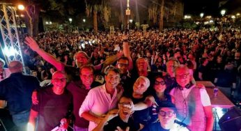 Catania balla sotto le stelle: successo di pubblico e DJ storici in Piazza Federico di Svevia