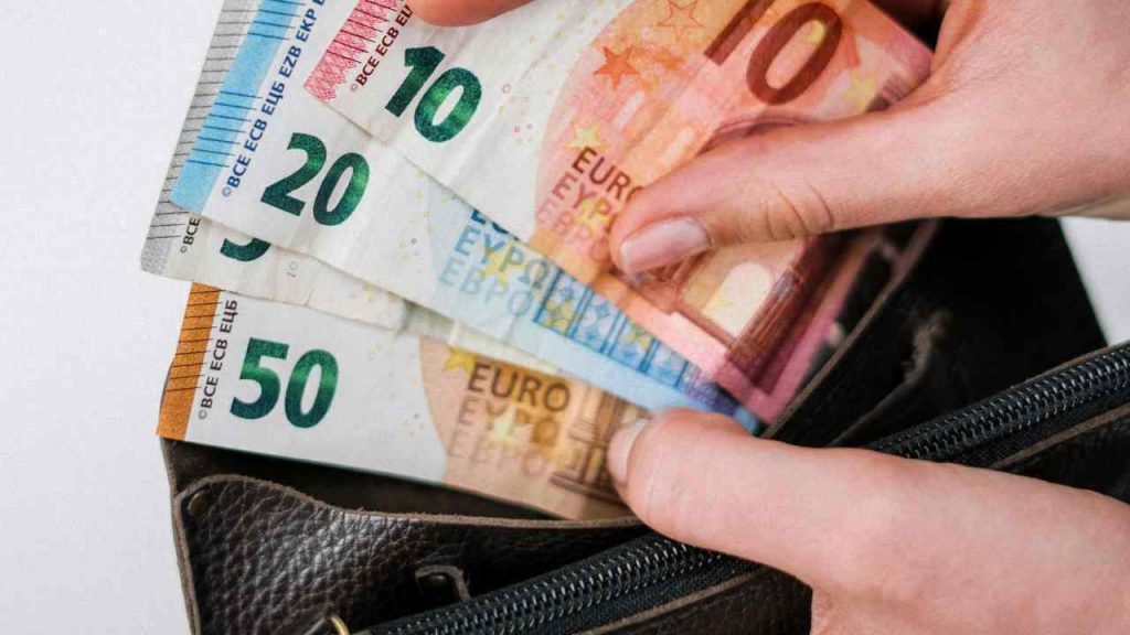 1200 euro al mese per le famiglie