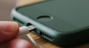 Smartphone, sbagli sempre questa sequenza nella ricarica: in un anno la batteria si dimezza